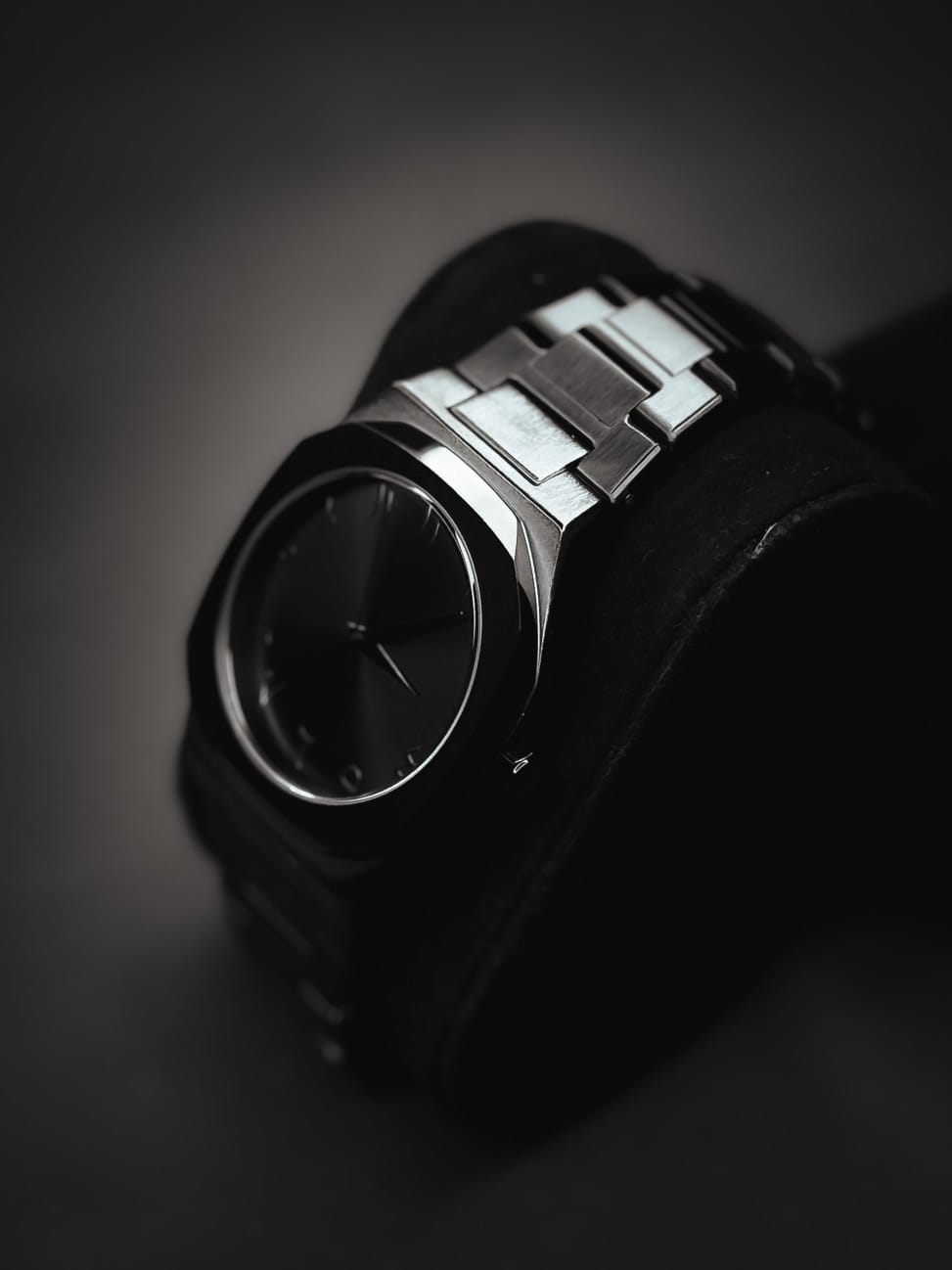 Metal Aura Watch – Arabic Dial | Luxury Matte Black Timepiece (9229-W1)